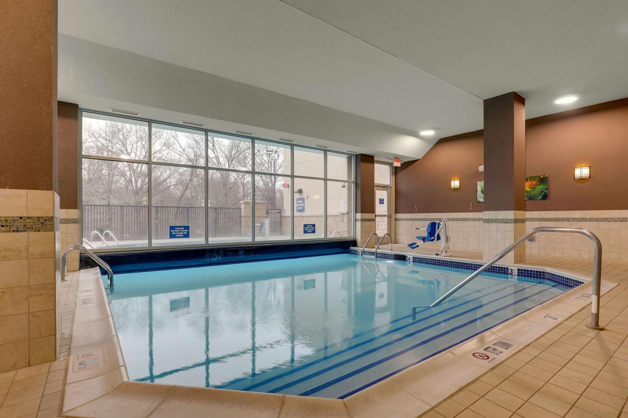 Drury Inn & Suites Charlotte Arrowood Kültér fotó