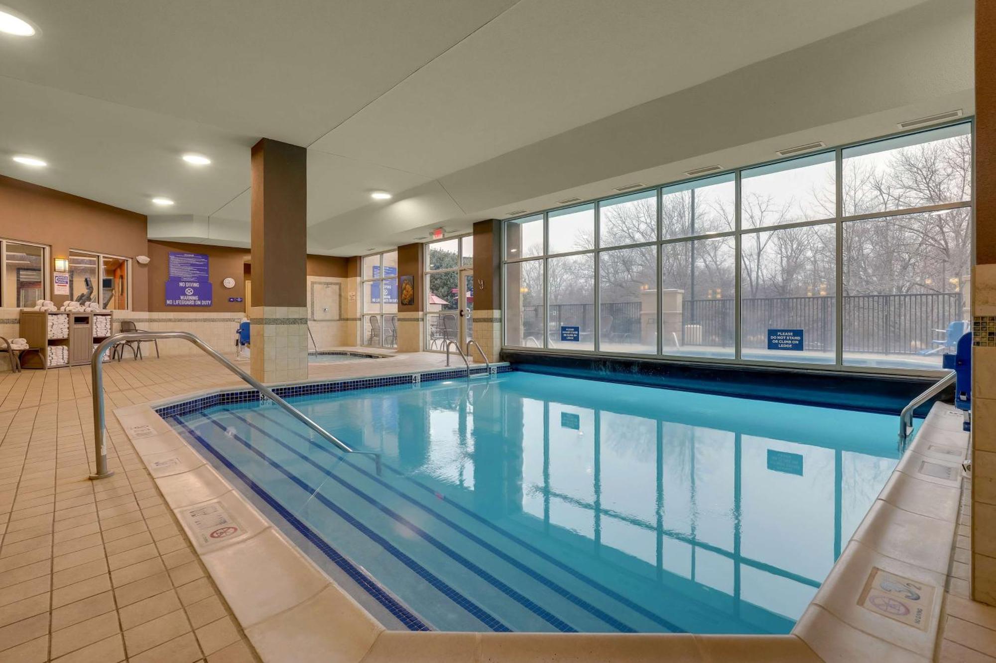 Drury Inn & Suites Charlotte Arrowood Kültér fotó