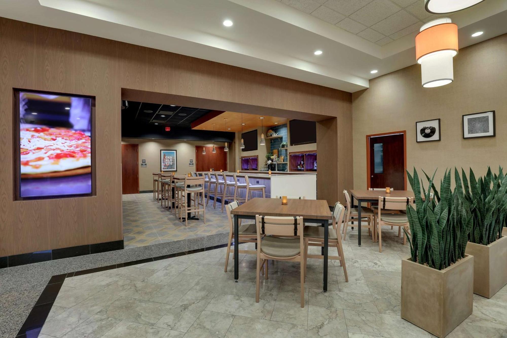 Drury Inn & Suites Charlotte Arrowood Kültér fotó